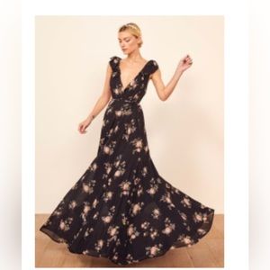 Reformation Peppermint dress in flower pattern. Size 6. Never worn.